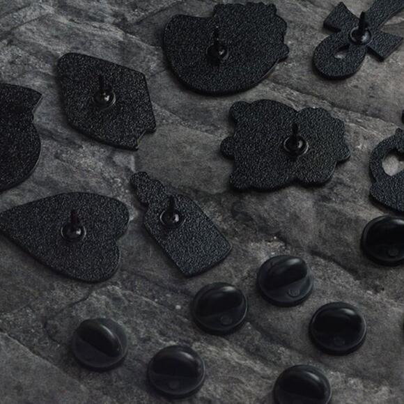 Black Book Pin Brooch - Picture 3 of 3